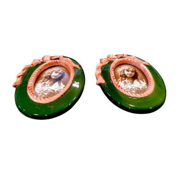 Vintage Set Of 2 Oval Ceramic Picture Frames With Green & Pink Bow Design - Picture 2 of 8